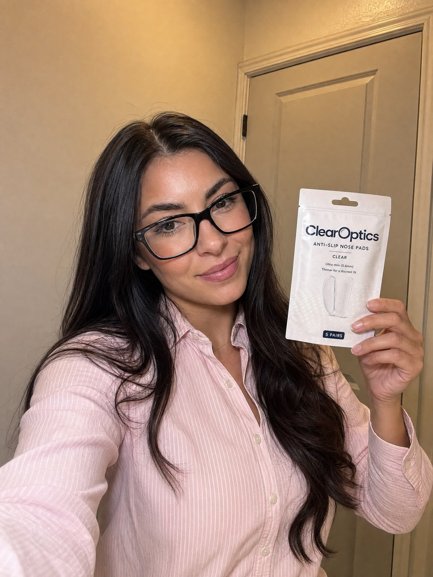 files/ClearOptics_Review_06_Indoor_Woman_1.png